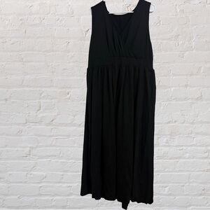 S59 NWT Chic Black Midi Dress